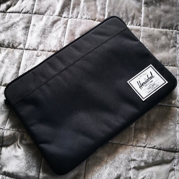 Herschel Laptop sleeve Laptop case fits 15 inch - Like new - Picture 1 of 3